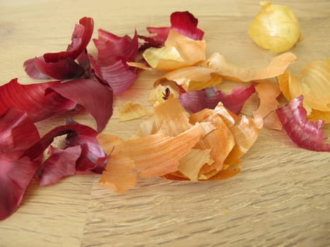 Red and brown onion peel for tea, as a coloring agent or a plant fertilizer