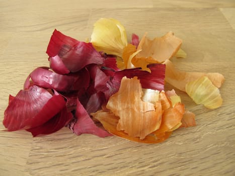 Red and brown onion peel for tea, as a coloring agent or a plant fertilizer