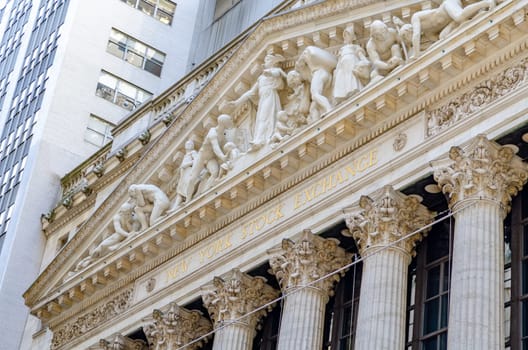 New York Stock Exchange close-up of the Roof and golden Lettering at the Top of the Building, horizontal