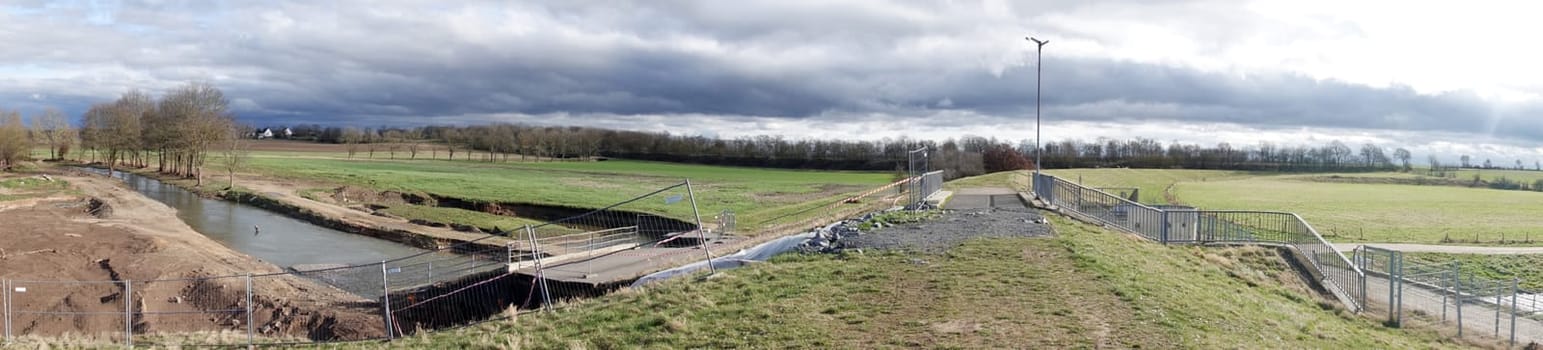 massive Schäden am Hochwasser-Schutzdamm Horchheim, ein halbes Jahr nach der Flutkatastrophe im Juli 2021 noch nicht behoben, Nordrhein-Westfalen, Deutschland, Weilerswist