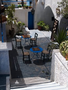 Oia 1-Do you want to play chess round?