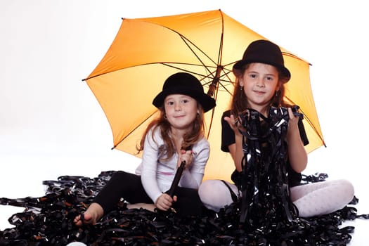 Children with the Filmenbänder IV.