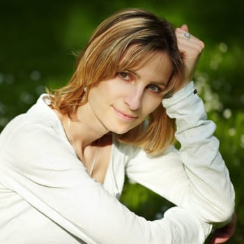 Portrait of smiling woman in a park
