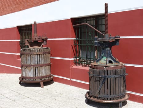 presses to break grape bunches in the manufacture of very old wine