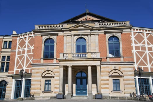 Every year the world-famous Richard Wagner Festival takes place in Bayreuth in the Festspielhaus on Wolfgang-Wagner-Platz. The Festspielhaus is located on the Green Hill.