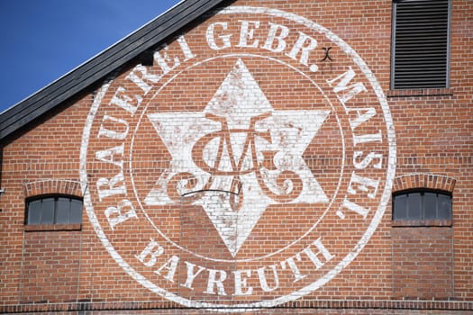 In 1887,the brothers Eberhardt and Hans founded the "Gebr. Maisel Brewery"" in Bayreuth,Bavaria,in Upper Franconia. Around 400,000 hl of beer are produced annually."