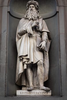 Leonardo da Vinci - Statue of the genius, located in front of Uffizi Gallery in Florence, Italy, public area