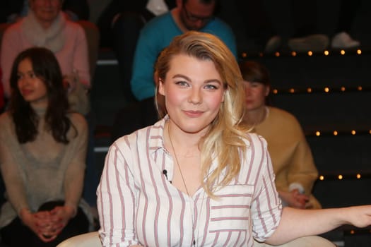 Charley Ann Schmutzler (Saengerin,winner of The Voice of Germany),Lanz,recording 2 of 29.04.2015,Hamburg