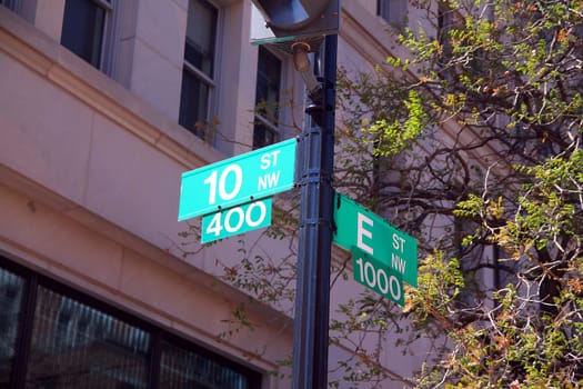 Green 10 Street North West historic sign in downtown Washington D.C. at the intersection with E North West Street, numbers 400 and 1000