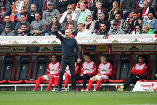 Energetically,coach Christian Streich (Freiburg) gives instructions on the sidelines in the game of the 1st FBL: 21-22: 31st Sptg. SC Freiburg vs Borussia Mönchengladbach... DFL REGULATIONS PROHIBIT ANY USE OF PHOTOGRAPHS AS IMAGE SEQUENCES AND/OR QUASI-VIDEONann.. Photo: Joachim Hahne/johapress
