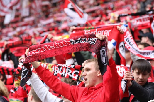 The Freiburg fans experienced another spectacle - after a 0:2 break deficit it was enough in the end against the foals to a 3:3 draw in the game of the 1st FBL: 21-22: 31. Sptg. SC Freiburg vs Borussia Mönchengladbach... DFL REGULATIONS PROHIBIT ANY USE OF PHOTOGRAPHS AS IMAGE SEQUENCES AND/OR QUASI-VIDEONann.. Photo: Joachim Hahne/johapress