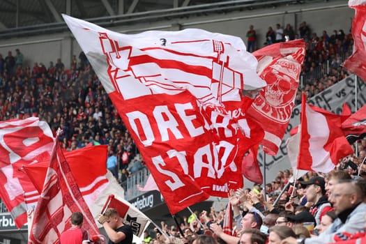 Exuberant atmosphere in the Freiburger Fankuve at the game of the 1st FBL: 21-22: 31st Sptg. SC Freiburg vs Borussia Mönchengladbach... DFL REGULATIONS PROHIBIT ANY USE OF PHOTOGRAPHS AS IMAGE SEQUENCES AND/OR QUASI-VIDEONann.. Photo: Joachim Hahne/johapress