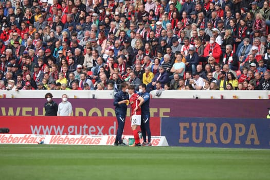 The substitute Noah Weißhaupt (Freiburg) had to be replaced early due to a shoulder injury in the game of the 1st FBL: 21-22: 31st Sptg. SC Freiburg vs Borussia Mönchengladbach... DFL REGULATIONS PROHIBIT ANY USE OF PHOTOGRAPHS AS IMAGE SEQUENCES AND/OR QUASI-VIDEONann.. Photo: Joachim Hahne/johapress