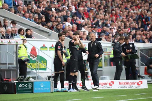Coach Adi Hütter (Borussia Mönchengladbach) on the substitution of Joe Scally (Borussia Mönchengladbach) and Conor Noß (Borussia Mönchengladbach) in the match of the 1st FBL: 21-22: 31. Sptg. SC Freiburg vs Borussia Mönchengladbach... DFL REGULATIONS PROHIBIT ANY USE OF PHOTOGRAPHS AS IMAGE SEQUENCES AND/OR QUASI-VIDEONann.. Photo: Joachim Hahne/johapress