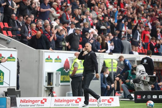 Thoughtful: Coach Adi Hütter (Borussia Mönchengladbach) at the match of the 1st FBL: 21-22: 31st Sptg. SC Freiburg vs Borussia Mönchengladbach... DFL REGULATIONS PROHIBIT ANY USE OF PHOTOGRAPHS AS IMAGE SEQUENCES AND/OR QUASI-VIDEONann.. Photo: Joachim Hahne/johapress