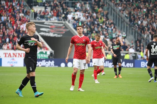 The Freiburg players,like Janik Haberer (Freiburg),are disappointed after the late equalizer in the game of the 1st FBL: 21-22: 31st Sptg. SC Freiburg vs Borussia Mönchengladbach... DFL REGULATIONS PROHIBIT ANY USE OF PHOTOGRAPHS AS IMAGE SEQUENCES AND/OR QUASI-VIDEONann.. Photo: Joachim Hahne/johapress