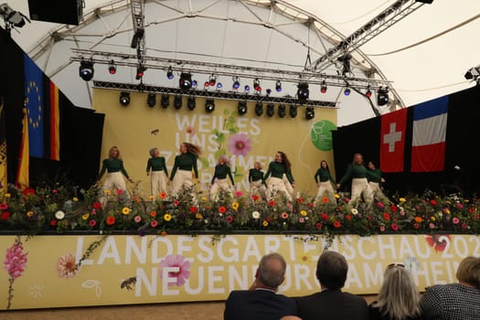Dance performance at the opening of the State Garden Show in Neuenburg am Rhein. In Neuenburg am Rhein (district of Breisgau-Hochschwarzwald),the State Horticultural Show 2022 was opened on Friday,22 April 2022. Theme picture - State Garden Show 2022 Neuchâtel a. Rhein.