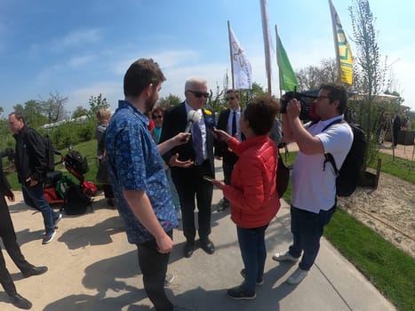 Winfried Kretschmann (Prime Minister of Baden-Württemberg) was a sought-after interview partner at the opening of the LGS. In Neuenburg am Rhein (district of Breisgau-Hochschwarzwald),the State Horticultural Show 2022 was opened on Friday,22 April 2022. Theme picture - State Garden Show 2022 Neuchâtel a. Rhein.