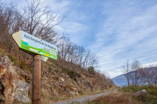 Nogaleas ravine track signpost. Jerte Valley, Navaconcejo, Extremadura, Spain