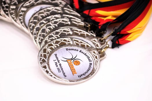 The silver medal for second place went to the Rheinland Lions at the game of the 1.BBL Women 2021/2022 - Eisvoegel USC Freiburg - Rheinland Lions. .. Photo: Joachim Hahne/johapress