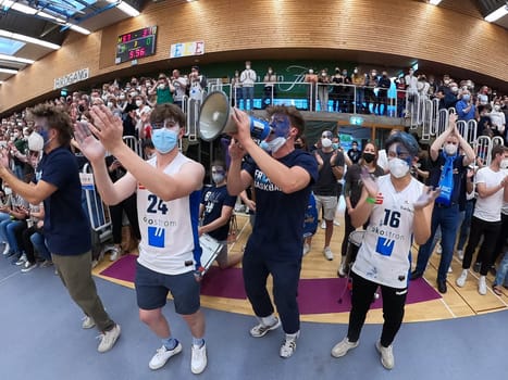 The fans in the stands and on the sidelines created a magnificent atmosphere at the game of the 1.BBL Women 2021/2022 - Eisvoegel USC Freiburg - Rheinland Lions. .. Photo: Joachim Hahne/johapress