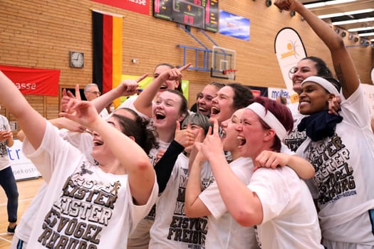 Cheering,hustle and bustle,cheerfulness - or a picture for eternity: The basketball ladies of the Eisvögel USC Freiburg celebrate their just won German championship title after the game of the 1.BBL Women 2021/2022 - Eisvoegel USC Freiburg - Rheinland Lions. .. Photo: Joachim Hahne/johapress
