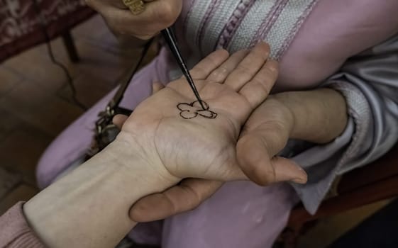Detail of arabic decoration on the hands, temporary tattoo