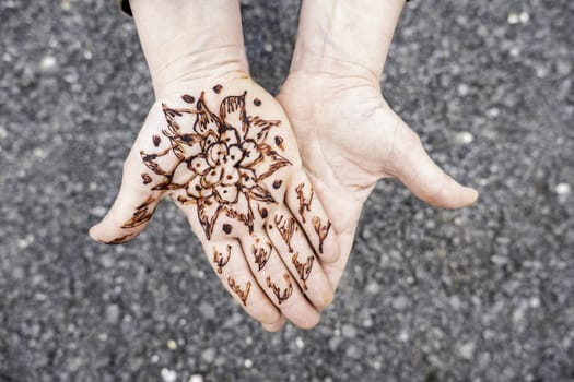 Detail of arabic decoration on the hands, temporary tattoo