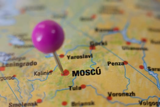 Pushpin marking on Moscow, Moscu in spanish. Selective focus on city name