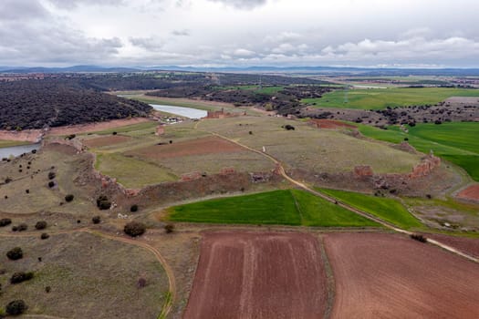 Castrotorafe is a depopulated Spanish in the province of Zamora, in the autonomous community of Castilla y Leon. In the region of Tierra del Pan. Most of it in ruins, looted by Napoleonic troops