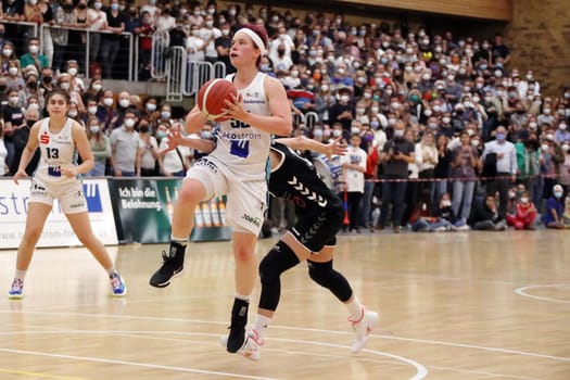 Pauline Mayer (USC Eisvögel Freiburg) at the basket throw in the game of the 1.BBL Ladies 2021/2022 - Eisvoegel USC Freiburg - Rheinland Lions. .. Photo: Joachim Hahne/johapress