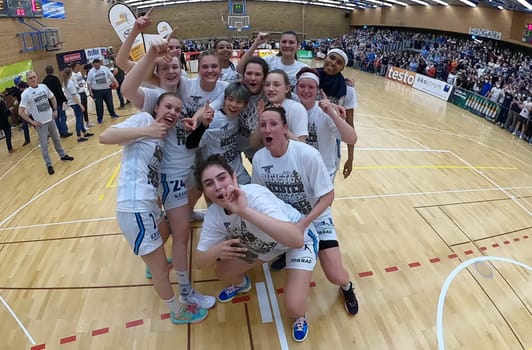 Except for the edge and band,the kingfisher women after winning the German champion title in the 1.BBL women 2021/2022 - Eisvoegel USC Freiburg - Rheinland Lions.. Photo: Joachim Hahne/johapress