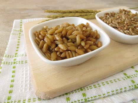 Raw and boiled green kernel and spelt
