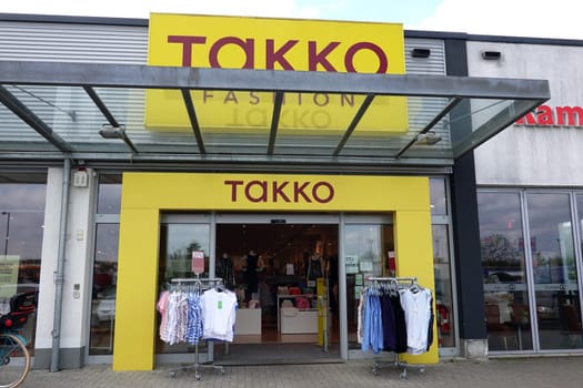 Filiale der Takko Fashion, eines Textil-Discounters, Nordrhein-Westfalen, Deutschland, Weilerswist