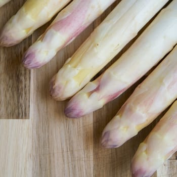 Peeled white asparagus on a kitchen table
