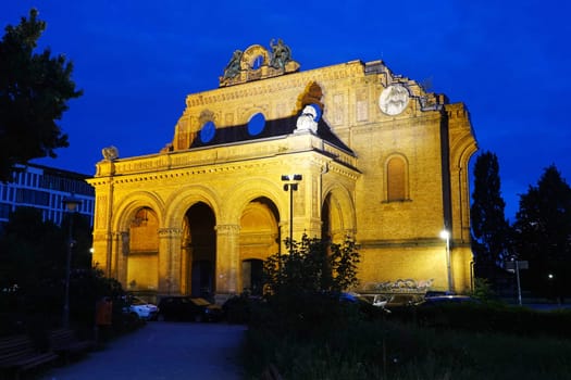 Fragment des Portikus der Ruine Anhalter Bahnhof, Deutschland, Berlin
