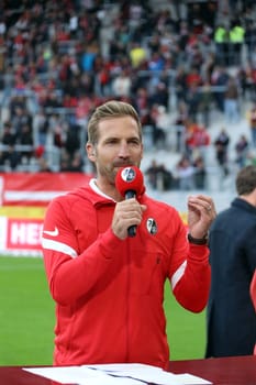 Stadium presenter Stefan Mayer (SC Freiburg) at the opening Europapark stadium test match SC Freiburg vs FC St. Pauli. DFL REGULATIONS PROHIBIT ANY USE OF PHOTOGRAPHS AS IMAGE SEQUENCES AND/OR QUASI-VIDEONann.. Photo: Joachim Hahne/johapress