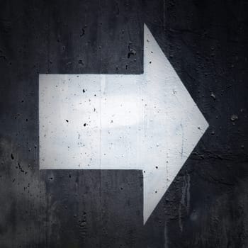 directional arrow pointing to the right on a concrete house wall
