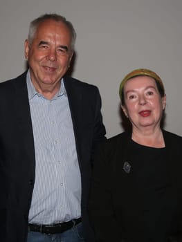 Berliner Kulturwissenschaftler Paul Werner Wagner mit Film- und Theaterschauspielerin Simone von Zglinicki bei einer Veranstaltung im Moritzhof in Magdeburg am 01.06.2022