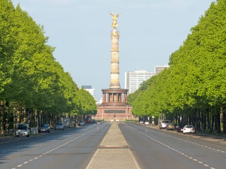 Street of June 17 with Victory Column