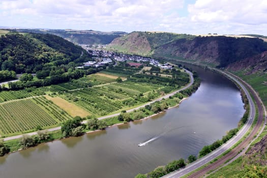 Blick vom Aussichtspunkt Blumsley an der Moseltalbrücke auf die Mosel, Rheinland-Pfalz, Deutschland, Dieblich