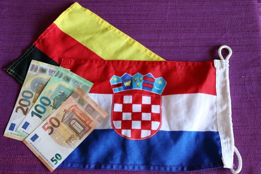 According to the decision of the EU Commission,Croatia will receive the euro as its official currency on 1 January 2023. The Kuna has then had its day. For holidaymakers and tourists from Germany and the EU member states,travelling with a single currency will then be easier. The annoying change of money is then eliminated.