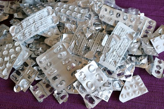 Drug abuse,drug addiction and packaging waste of medical devices