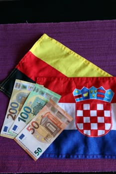 According to the decision of the EU Commission,Croatia will receive the euro as its official currency on 1 January 2023. The Kuna has then had its day. For holidaymakers and tourists from Germany and the EU member states,travelling with a single currency will then be easier. The annoying change of money is then eliminated.