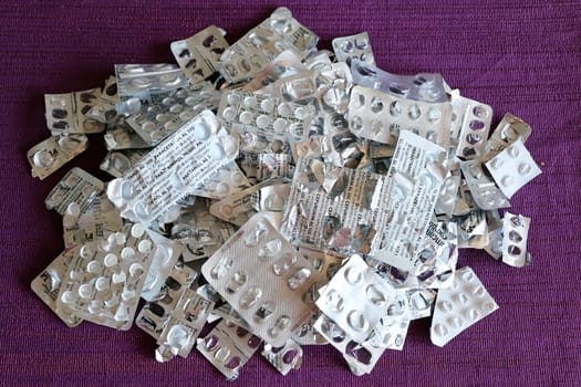 Drug abuse,drug addiction and packaging waste of medical devices
