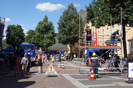 02.07.2022: Leistungsschau des technischen Hilfswerks (THW) mit schwerem Gerät in der Innenstadt, Nordrhein-Westfalen, Deutschland, Brühl