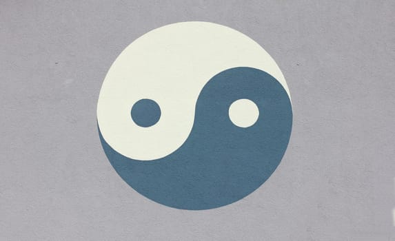 Yin and Yang (Chinese 陰陽 / 阴阳, Pinyin yīn yáng) are two concepts of Chinese philosophy.Yin und Yang (chinesisch 陰陽 / 阴阳, Pinyin yīn yáng) sind zwei Begriffe der chinesischen Philosophie.