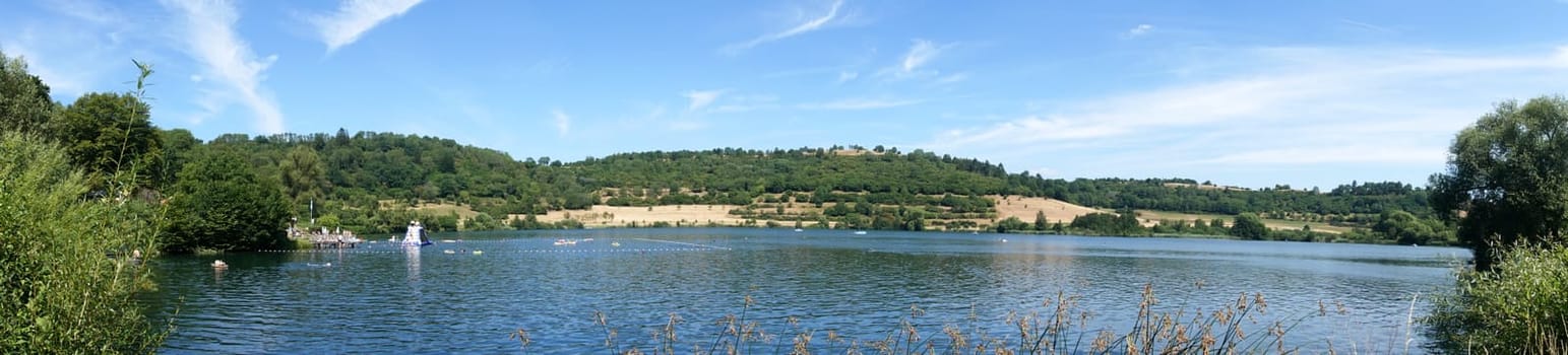 Schalkenmehren am gleichnamigen Maarsee, Daun, Rheinland-Pfalz, Deutschland