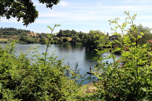 Schalkenmehren am gleichnamigen Maarsee, Daun, Rheinland-Pfalz, Deutschland
