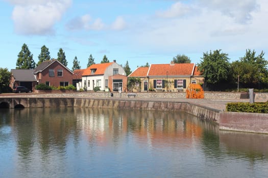 Middelharnis is a town in the western Netherlands, in the province of South Holland, on the island of Goeree-Overflakkee.Middelharnis ist eine Gemeinde in der niederländischen Provinz Südholland auf der Insel Goeree-Overflakkee.